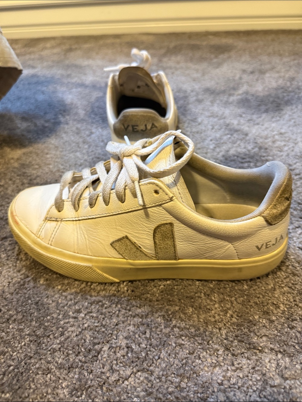 Veja White Leather Low-Top Sneakers with Gray V Logo - Picture 4 of 7